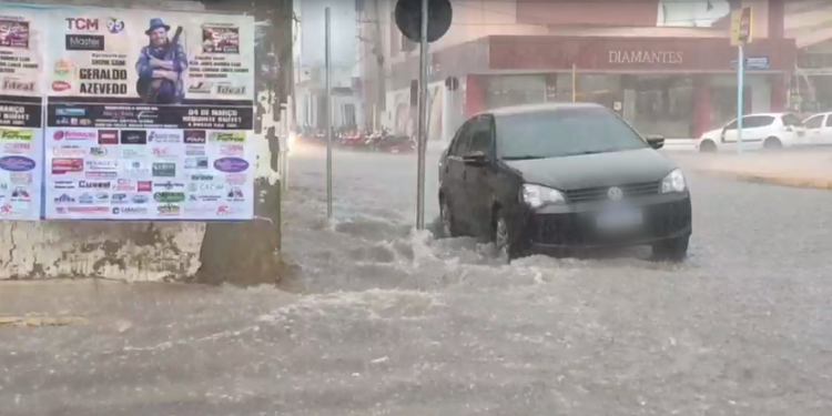 Mossoró registra forte chuva nesta quarta-feira de cinzas