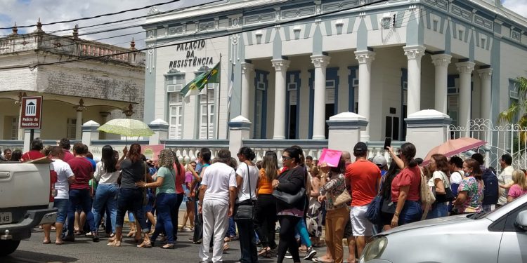 Mais de 7 mil estudantes estão sem aula devido a greve de professores em Mossoró
