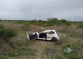 Homem morre e outras duas pessoas ficam feridas em acidente na BR 405