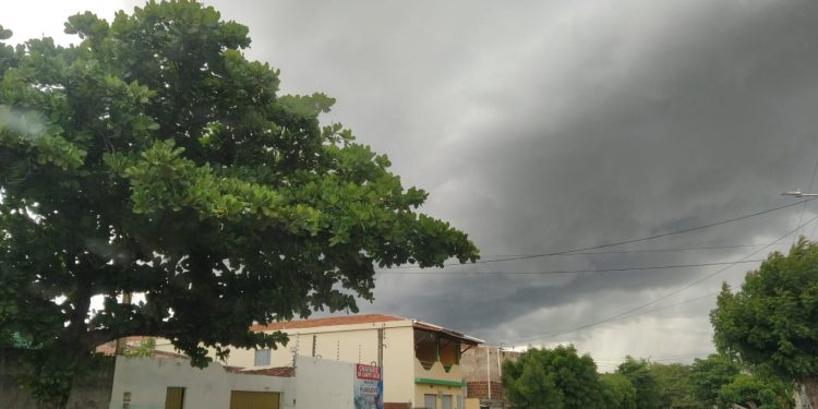 Raios provocam queda de energia nas regiões Oeste e Seridó do RN