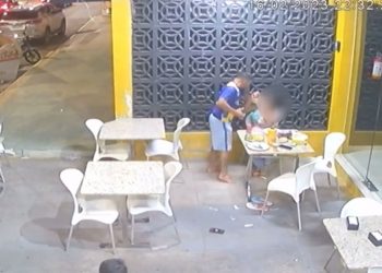 Homem que aparece agredindo companheira em vídeo é preso quando tentava embarcar em um ônibus