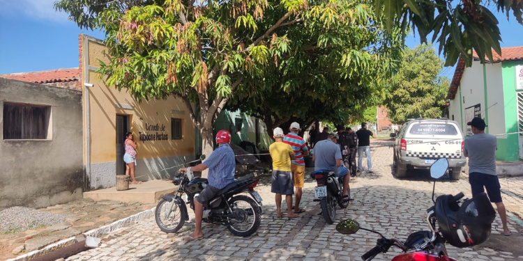 Homem é assassinado na calçada de casa em Apodi