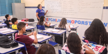 Através de nota, Prefeitura diz ser inviável reajuste reivindicado por professores