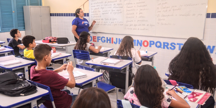 Através de nota, Prefeitura diz ser inviável reajuste reivindicado por professores