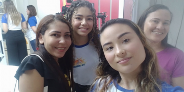 Mães de alunas da rede estadual fazem rifa para acompanhar filhas em Febrace