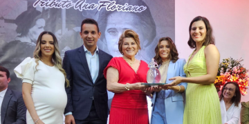Zilene Medeiros recebe Tributo Ana Floriano