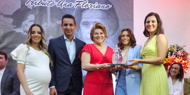 Zilene Medeiros recebe Tributo Ana Floriano