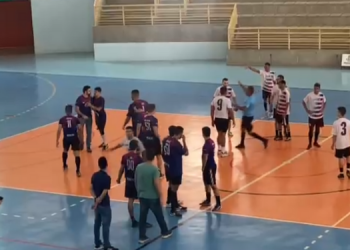 Aluno de Medicina ameaça jogador com arma em quadra durante partida dos Jogos Universitários