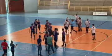 Aluno de Medicina ameaça jogador com arma em quadra durante partida dos Jogos Universitários