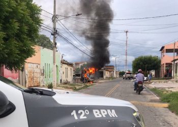 Novo ataque criminoso: caminhão da Caern é incendiado em Mossoró