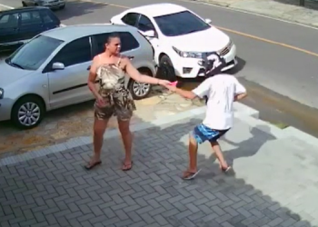 Vídeo: câmera de segurança flagra assalto no Bom Jardim