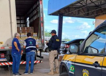 Caminhão de bebidas sem nota fiscal é apreendido pela PRF