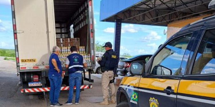 Caminhão de bebidas sem nota fiscal é apreendido pela PRF