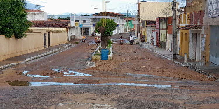 Fortes chuvas provocam transtornos em municípios do Oeste Potiguar