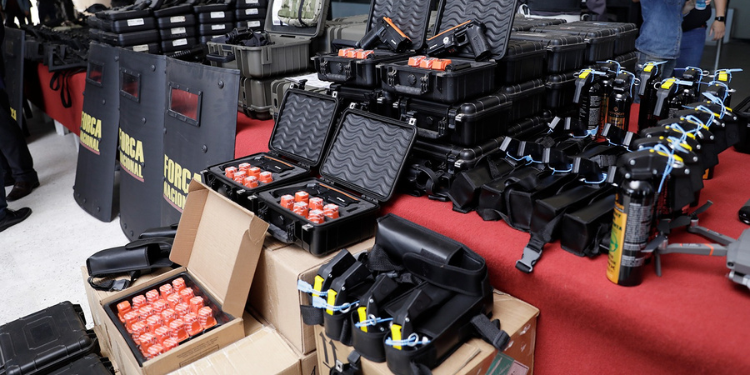 Ministério da Justiça libera recursos, e entrega veículos e armamento à segurança do RN