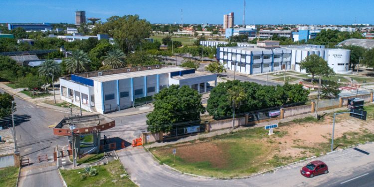 Universidades suspendem atividades presenciais após suspensão de transportes