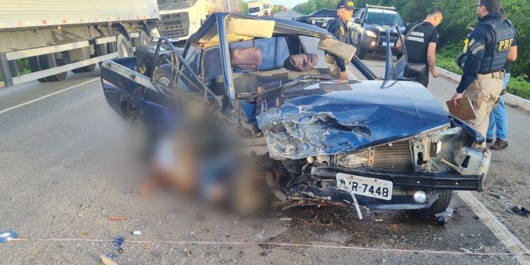 Uma pessoa morreu e cinco ficaram feridas em acidente na BR 304