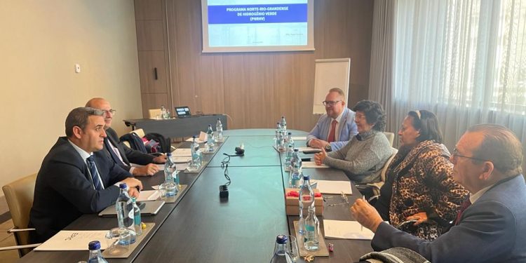 Fátima Bezerra assina memorando em Portugal para implantação da indústria verde no RN