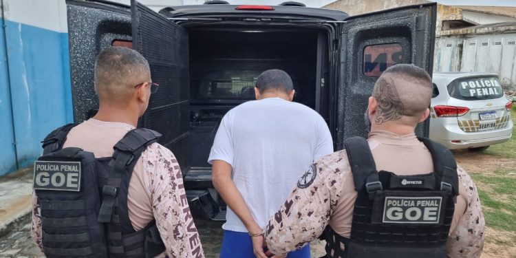 Líder de facção criminosa que ordenou ataques no RN é transferido para Presídio Federal