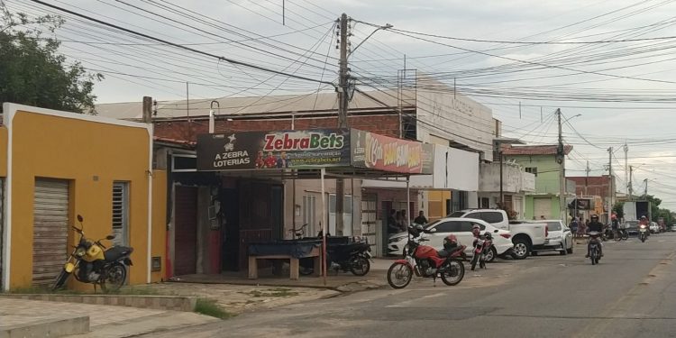 Três pessoas são baleadas durante tentativa de homicídio em Mossoró