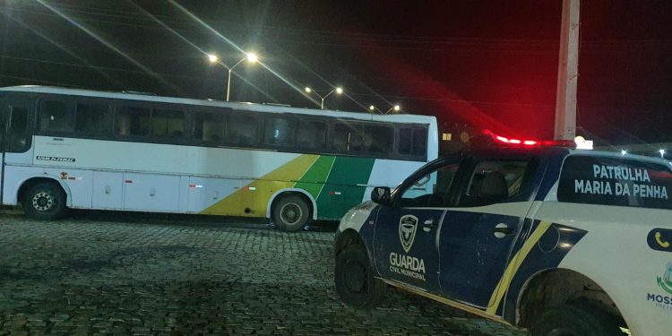 Criminosos tentam queimar ônibus em Mossoró