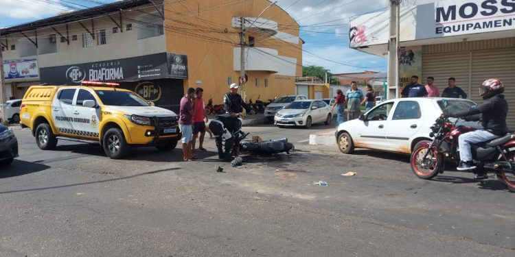 Motociclista fica gravemente ferido após colidir com caçamba em Mossoró