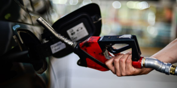 Petrobras anuncia redução no preço do diesel para distribuidoras