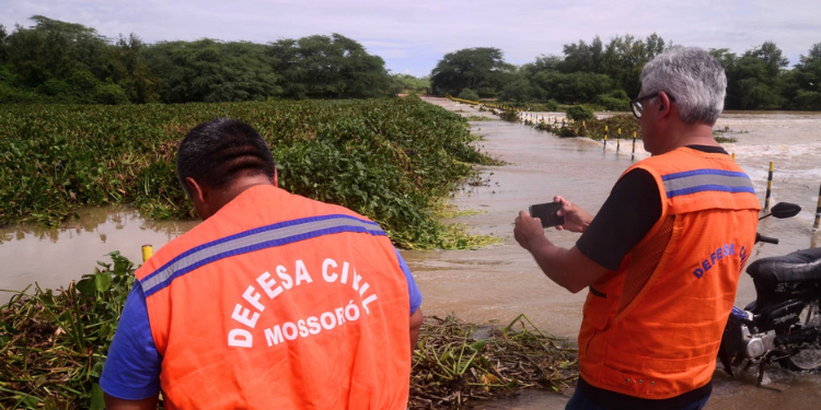 Defesa Civil monitora nível do Rio Mossoró e orienta população ribeirinha