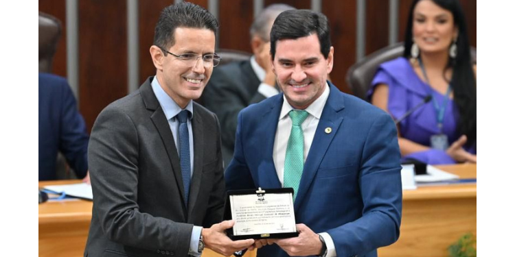 Diretor do Jornalismo TCM recebe homenagem na Assembleia Legislativa