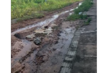 Lama e buracos causam transtornos no Bairro Nova Mossoró