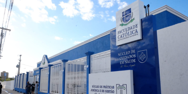 Criação de curso de Medicina em faculdade mossorense ganha apoio do Governo do Estado