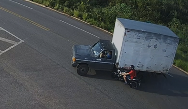 Motociclista fica ferido após colisão com caminhão baú na BR-304 em Assú