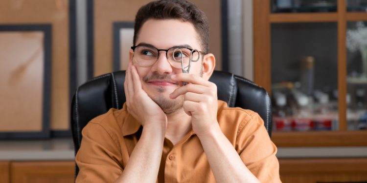 Gente que faz: com colagens e recortes artista seridoense chama atenção na internet