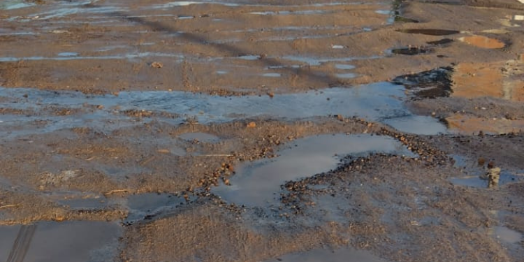 Crateras, lama e ruas alagadas: a realidade dos moradores dos bairros Vingt Rosado e Nova Mossoró