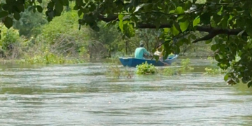 Moradores ficam ilhados com cheia de rio em Assú