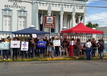 Professores voltam a protestar após Prefeitura enviar documento pedindo fim da greve