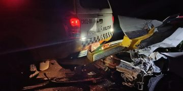 Homem embriagado colide com viatura da polícia durante procissão de Santo Expedito