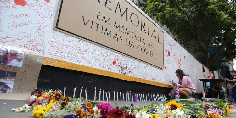 Câmara aprova criação do dia em memória de vítimas de covid-19