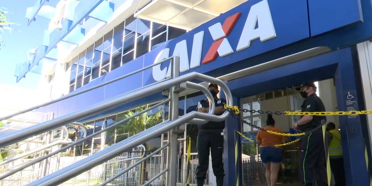 Homem é preso tentando aplicar golpe em agência bancária