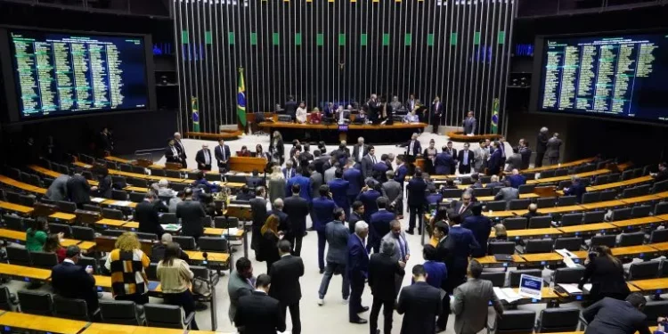 Câmara Federal aprova texto-base do arcabouço fiscal; dois Deputados do RN votaram NÃO