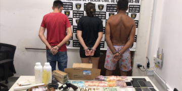 Três pessoas são presas após receberem droga pelos Correios