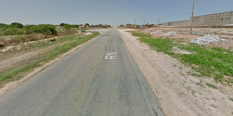 Caern interdita parcialmente RN-233, em Caraúbas, para instalação de tubulação