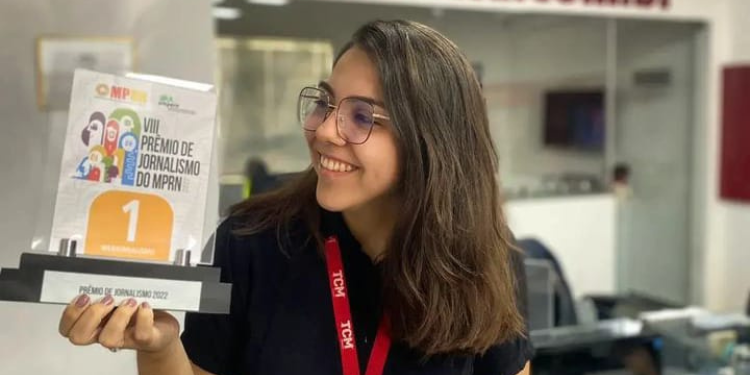 Jornalista Thífanny Alves ganha Moção de Congratulação da Câmara de Umarizal