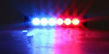 Após estacionar, mulher tem carro roubado em academia