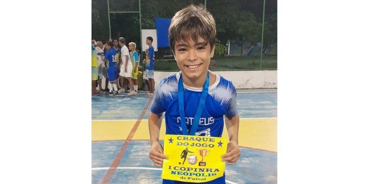 Castigo, expulsão e gols na final: menino de 10 anos chama atenção após história curiosa em torneio de futsal