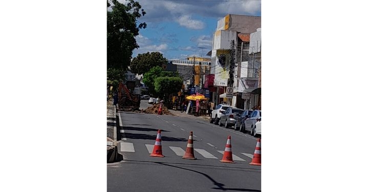 Obra da Caern interdita Avenida Augusto Severo