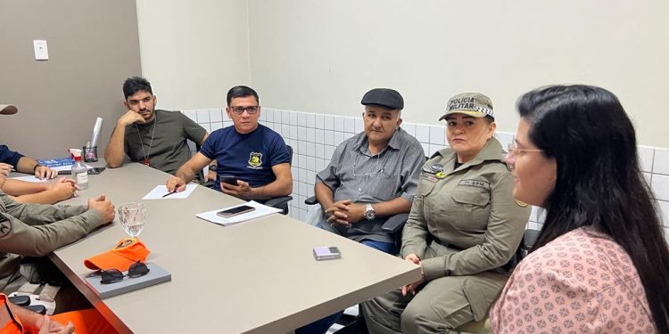 Prefeitura reúne agentes de segurança para traçar planos de atuação em caso de sangria da Barragem