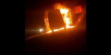 Ambulância de Hospital de Assú pega fogo na BR-304