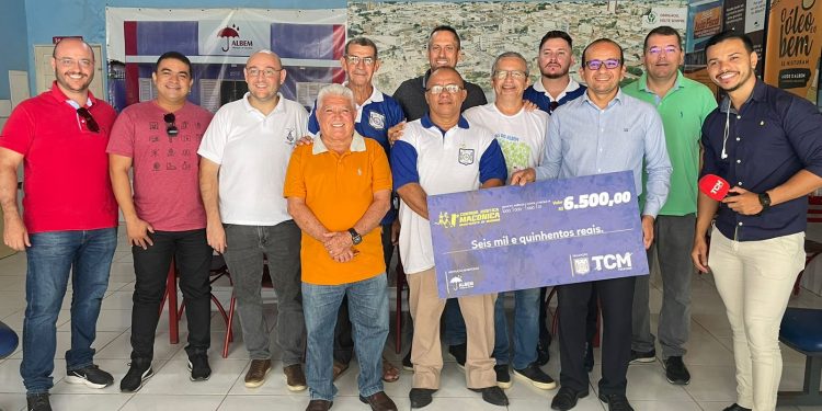 Grupo TCM e Loja Maçônica BE-TEL Nº12 entregam cheque ao Albem