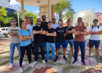 Aprovados no concurso da PM realizam protesto contra suspensão em Mossoró